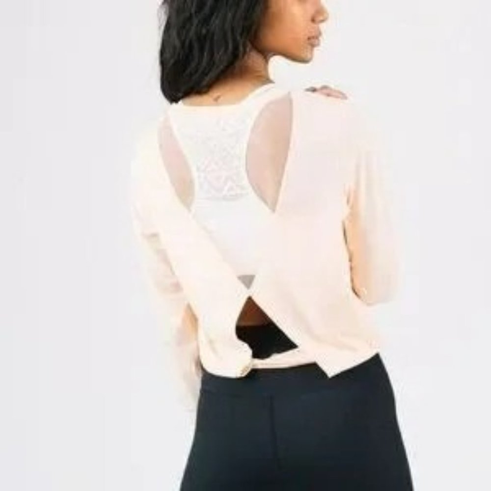 Zyia Woman's XL Light Pink Long Sleeve Striped Open Back Athletic Work Out Top‎